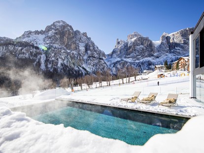 Hotels an der Piste - WLAN - Wolkenstein (Trentino-Südtirol) - Außenschwimmbad beheitzt und mit Sicht auf die Sella Gruppe - Hotel Cappella