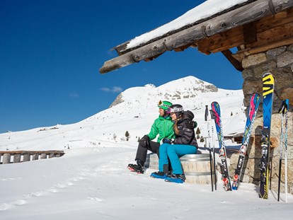 Hotels an der Piste - Skiservice: Skireparatur - Skigebiet Meran 2000 - Urige Hütteneinkehr - Wohlfühlhotel Falzeben