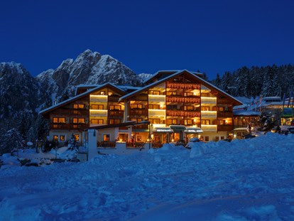 Hotels an der Piste - Hotel-Schwerpunkt: Skifahren & Wellness - Hafling - Falzeben bei Nacht - Wohlfühlhotel Falzeben