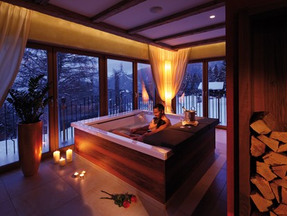 Hotels an der Piste - Hotel-Schwerpunkt: Skifahren & Familie - Romantikbad für zwei - Wohlfühlhotel Falzeben