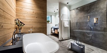 Hotels an der Piste - Pools: Innenpool - Welschnofen - Badezimmer Suite "Walter" - Alpenhotel Panorama