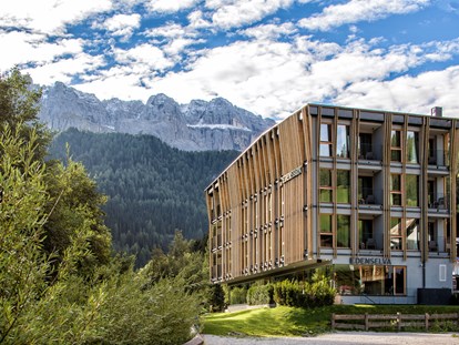 Hotels an der Piste - Hotel-Schwerpunkt: Skifahren & Kulinarik - Corvara - Aussenansicht  - Mountain Design Hotel EdenSelva