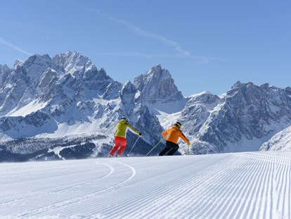 Hotels an der Piste - Hotel-Schwerpunkt: Skifahren & Wellness - Gsies - Skifahren im Skigebiet 3 Zinnen Dolomites - Berghotel Sexten Dolomiten