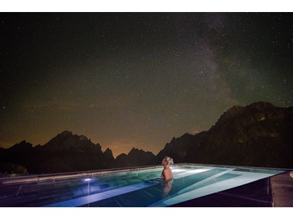 Hotels an der Piste - Pools: Außenpool beheizt - Trentino-Südtirol - Outdoor Whirlpool - Berghotel Sexten Dolomiten