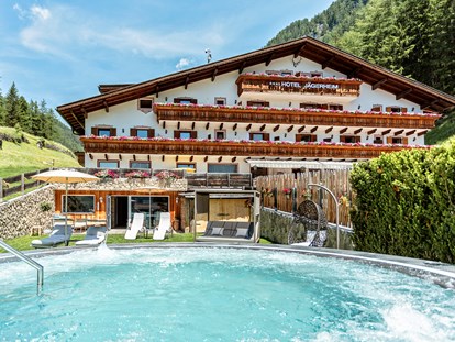 Hotels an der Piste - Skigebiet Gröden - Pool - Hotel Jägerheim***s