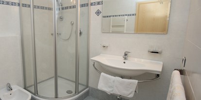 Hotels an der Piste - Klassifizierung: 3 Sterne - Meransen - Badezimmer mit Dusche - Hotel Oberlechner