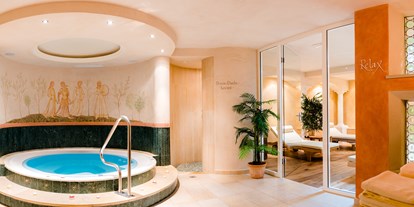 Hotels an der Piste - Hotel-Schwerpunkt: Skifahren & Wellness - Selva di val Gardena - Warmes Whirlpool zum entspannen - Villa David Dolomites