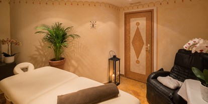 Hotels an der Piste - Pools: Innenpool - Sölden (Sölden) - Massage - Piccolo Hotel Gurschler
