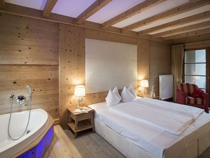 Hotels an der Piste - Hotel-Schwerpunkt: Skifahren & Kulinarik - Dolce Vita Chalet - Post Alpina - Family Mountain Chalets