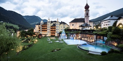 Hotels an der Piste - Skiraum: Skispinde - Kolfuschg in Corvara - Sommer - Hotel ADLER DOLOMITI
