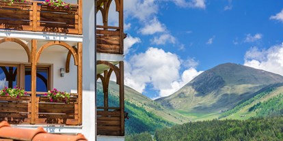 Hotels an der Piste - Rodeln - Enneberg - Blick auf den Gitschberg und ins Tal - Hotel Alpenfrieden