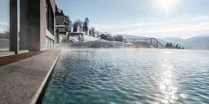 Hotels an der Piste - Pools: Innenpool - Vals/Mühlbach - ©Hannes Niederkofler / Parkhotel Holzerhof
 - Parkhotel Holzerhof