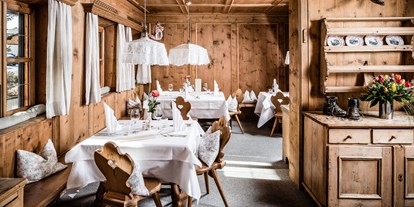 Hotels an der Piste - Skiservice: Skireparatur - Dolomiten - Stube im Restaurant - Sporthotel Obereggen