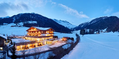 Hotels an der Piste - Südtirol - Das idyllische Naturparadies im Talschluss des Gsiesertales ist umgeben von Almen und Berggipfeln und lädt zur Entdeckung der Wildnaatur ein. Langlaufen, Skifahren, Schneeschuhwandeern, Rodeln , alles geht direkt vom Hotel aus. - Hotel Magdalenahof