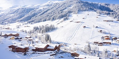 Hotels an der Piste - Pools: Sportbecken - Fügenberg - Winteransicht mit Einstieg ins Skigebiet - Galtenberg Family & Wellness Resort