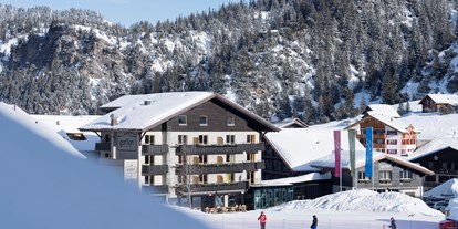 Hotels an der Piste - Pools: Innenpool - Gargellen - Mitten im Zentrum von Malbun mit herrlicher Sonnenterrasse uns Schneebar direkt an der Piste - Gorfion Familotel Liechtenstein
