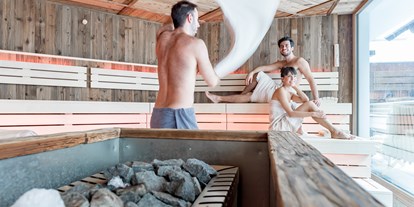 Hotels an der Piste - Sauna - Ski- & Gletscherwelt Zillertal 3000 - Aktiv-& Wellnesshotel Bergfried