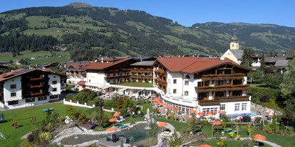 Hotels an der Piste - Hallenbad - SkiWelt Wilder Kaiser - Brixental - Außenansicht Sommer - Landhotel Schermer