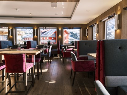 Hotels an der Piste - Großarl - Frühstücksraum mit Panoramablick für einen tollen Start in den Morgen! - Hotel Kristall Obertauern
