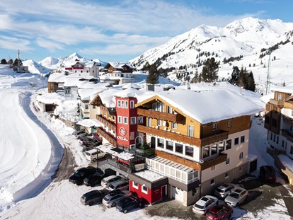Hotels an der Piste - Hotel-Schwerpunkt: Skifahren & Party - Vom Bett auf die Piste! - Hotel Kristall Obertauern