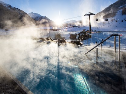 Hotels an der Piste - Hotel-Schwerpunkt: Skifahren & Wellness - ROOFTOP Pool  - Hotel Arlmont