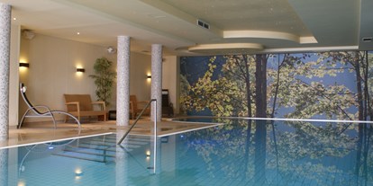 Hotels an der Piste - Hotel-Schwerpunkt: Skifahren & Wellness - Itter - Unser Indoor Hallenbad - Hotel Kaiser in Tirol