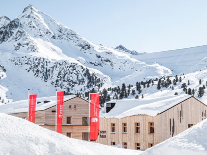 Hotels an der Piste - Sauna - Skiregion Hochoetz - Kühtai - 3-Seenhaus - Aussenansicht - Jagdschloss-Resort