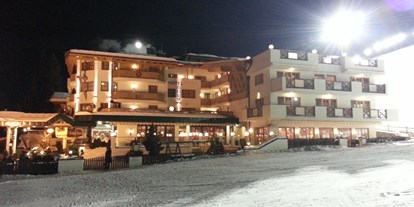 Hotels an der Piste - Pools: Außenpool beheizt - Salzburg - Flutlicht-Beleuchtung - Wellness- und Familienhotel Egger in TOP LAGE