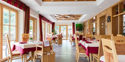 Hotels an der Piste - geführte Skitouren - Saalbach Hinterglemm - Restaurant Wintergarten - Wellness- und Familienhotel Egger in TOP LAGE