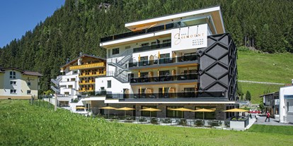 Hotels an der Piste - Wellnessbereich - Samnaun Dorf - Außenansicht Sommer
 - Active Nature Resort Das SeeMount