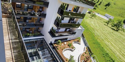 Hotels an der Piste - Verpflegung: Frühstück - Lech - Garten und Ausblick Sommer - Active Nature Resort Das SeeMount