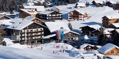 Hotels an der Piste - Rodeln - Brand (Brand) - Hotel Gorfion, direkt an der Piste und die Skischule startet auch gleich vor der Hoteltüre - Gorfion Familotel Liechtenstein