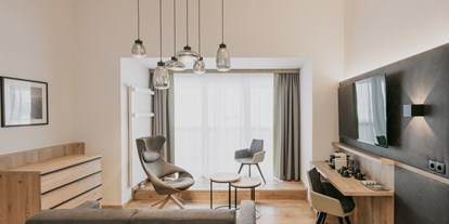 Hotels an der Piste - Preisniveau: gehoben - Filzmoos (Filzmoos) - Wohnbereich Panorama Suite - FIRSTpeak Zauchensee