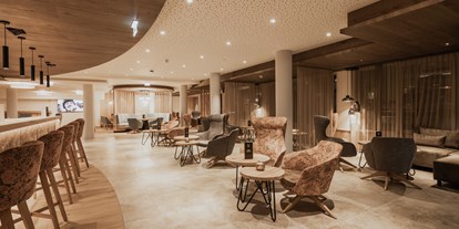 Hotels an der Piste - Parkplatz: kostenlos in Gehweite - Mühlbach am Hochkönig - Hotelbar - FIRSTpeak Zauchensee