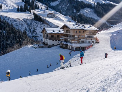 Hotels an der Piste - Saalbach Hinterglemm - Skiurlaub direkt an der Piste - Ferienwohnungen Perfeldhof