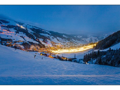 Hotels an der Piste - Hotel-Schwerpunkt: Skifahren & Wellness - Aussicht auf Hinterglemm - Ferienwohnungen Perfeldhof