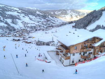 Hotels an der Piste - Hotel-Schwerpunkt: Skifahren & Ruhe - Skiurlaub direkt an der Skipiste am Zwölferkogel in Hinterglemm - Ferienwohnungen Perfeldhof