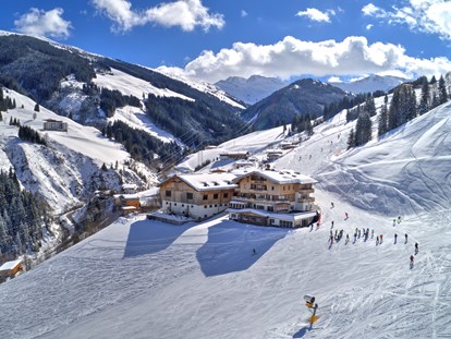Hotels an der Piste - Skiraum: Skispinde - Ellmau - Unterkunft direkt an der Skipiste - Ferienwohnungen Perfeldhof