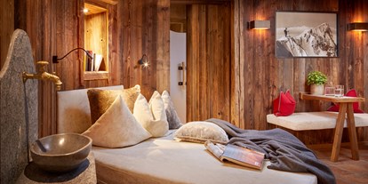 Hotels an der Piste - Preisniveau: moderat - Snow Space Salzburg - Flachau - Wagrain - St. Johann - Wellnessliege vor der Sauna - Promi Alm Flachau