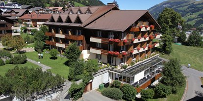 Hotels an der Piste - Skiservice: vorhanden - Adelboden - Aussenansicht Sommer - Hotel Steinmattli