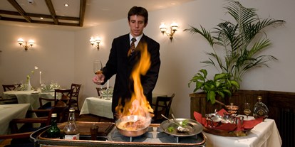 Hotels an der Piste - Hotel-Schwerpunkt: Skifahren & Familie - Grächen - Flambierte Gerichte in unserem à la Carte Restaurant - Saaserhof Apartments