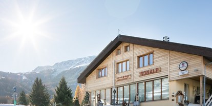 Hotels an der Piste - Kinder-/Übungshang - Schweiz - Das Hotel-Restaurant Ronalp liegt gleich neben Kinder-Skiparadies - Hotel Ronalp