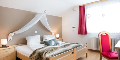 Hotels an der Piste - Hotel-Schwerpunkt: Skifahren & Wellness - Schweiz - Doppelzimmer Ronalp - Hotel Ronalp