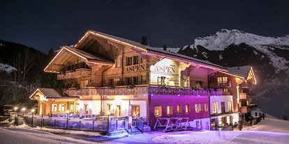 Hotels an der Piste - Hotel-Schwerpunkt: Skifahren & Romantik - Riederalp - Winterstimmung Abend - Aspen Alpin Lifestyle Hotel Grindelwald