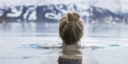 Hotels an der Piste - Pools: Innenpool - Bayern - Infinity Pool im Außenschwimmbad - Familotel Allgäuer Berghof
