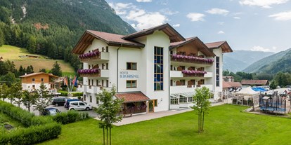 Hotels an der Piste - Skikurs direkt beim Hotel: für Kinder - Skigebiet Ladurns - Hotel Bergkristall