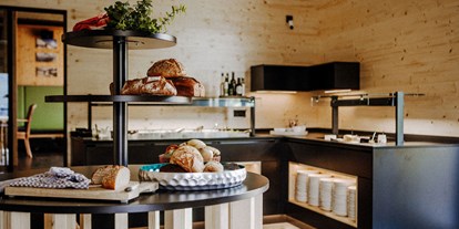 Hotels an der Piste - Preisniveau: gehoben - Hirschegg (Mittelberg) - Vielfältiges Frühstücksbuffet in 100% Bio-Qualität - Bio-Berghotel Ifenblick