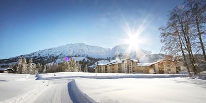 Hotels an der Piste - Skiraum: vorhanden - Skigebiet Oberjoch Bad Hindelang - Panoramahotel Oberjoch von Weitem - Panorama Hotel Oberjoch