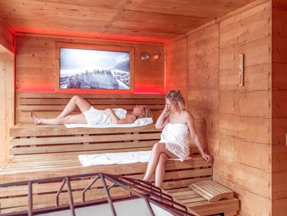 Hotels an der Piste - Hotel-Schwerpunkt: Skifahren & Familie - Panoramasauna mit Aufgüssen von Saunameister Rudi - Alpin Family Resort Seetal ****s