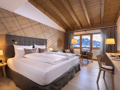Hotels an der Piste - Hotel-Schwerpunkt: Skifahren & Kulinarik - Renovierte Luxusdoppelzimmer mit hochwertigem Eichenholzparkett - Defereggental Hotel & Resort